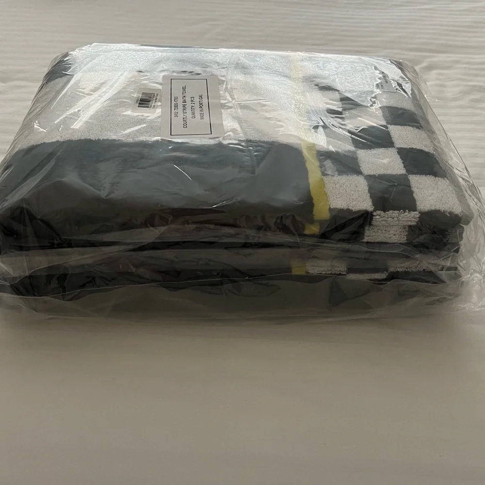 Mackenzie-Childs Black White Courtly Stripe Bath Towels Set Of 2. NEW! 28x55”